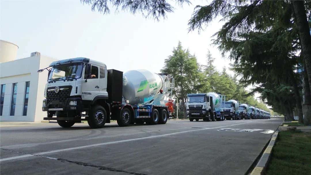 馭風(fēng)而行，中集車(chē)輛15臺(tái)新能源攪拌車(chē)駛?cè)牒?，繪就荊楚生態(tài)長(zhǎng)卷